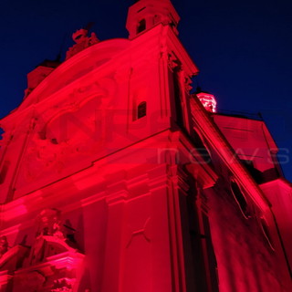 Sanremo: in memoria dei cristiani perseguitati, il Santuario della Madonna della Costa si tinge di rosso Sanremo: in memoria dei cristiani perseguitati, il Santuario della Madonna della Costa si tinge di rosso