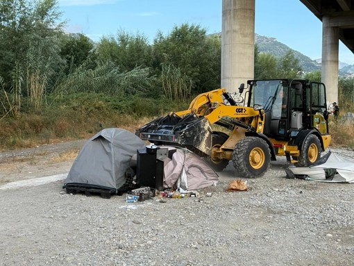 Ventimiglia, “Il modello delle ruspe non è caduto dal cielo”: M5S accusa il centrodestra di complicità e propaganda Ventimiglia, “Il modello delle ruspe non è caduto dal cielo”: M5S accusa il centrodestra di complicità e propaganda