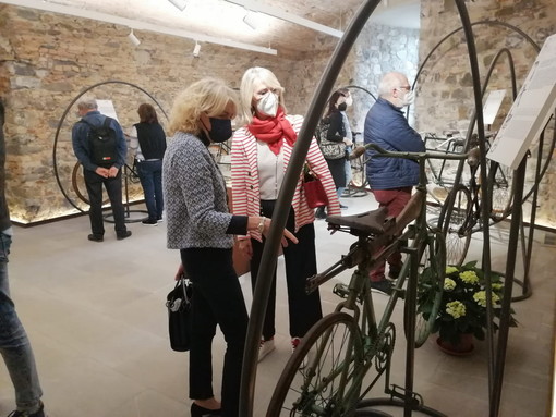 Sanremo: aperta al pubblico la mostra 'Dal velocipede alla bicicletta da corsa' al Forte di Santa Tecla (foto)
