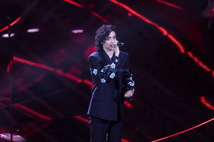 Michele Bravi al Festival con “Inverno dei Fiori”: “Una dichiarazione d’amore ai tempi moderni” Michele Bravi al Festival con “Inverno dei Fiori”: “Una dichiarazione d’amore ai tempi moderni”