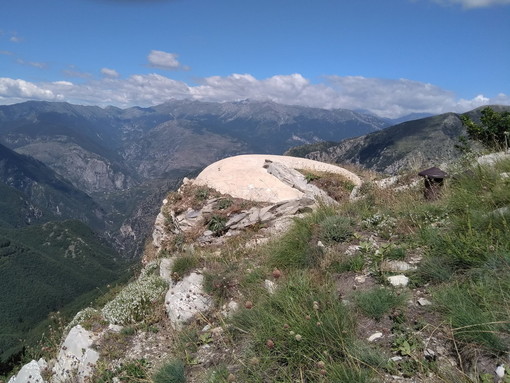 Domenica prossima escursione gratuita al Monte Lega nel Parco Naturale delle Alpi Liguri