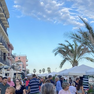 Bordighera: folla entusiasta alla serata inaugurale di 'Un mare di sapori'