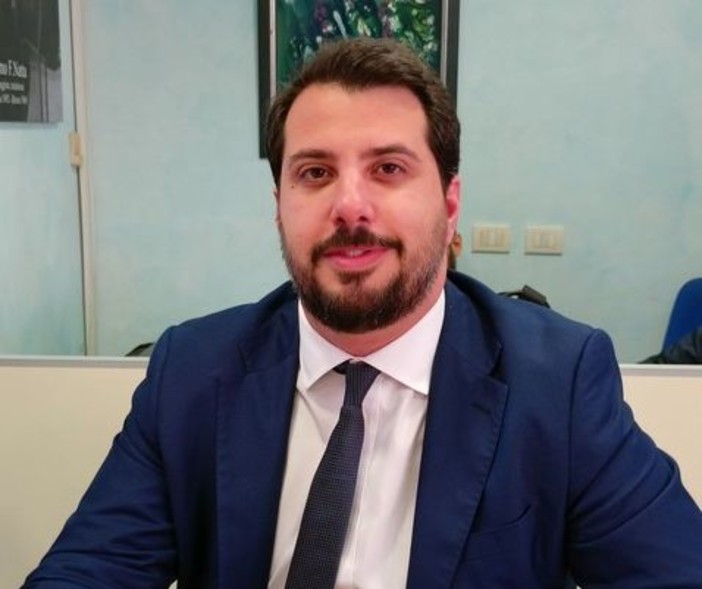 Vallecrosia, Valenti: "Asfalti pieni di buche, fare piano strade"