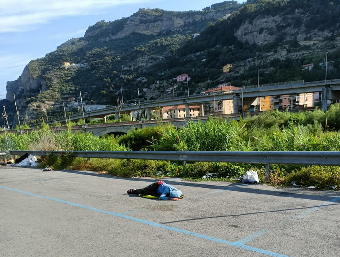 Situazione migranti nella città di confine, Ventimiglia Progressista: "Dicano chiaramente che non vogliono il campo!" Situazione migranti nella città di confine, Ventimiglia Progressista: "Dicano chiaramente che non vogliono il campo!"