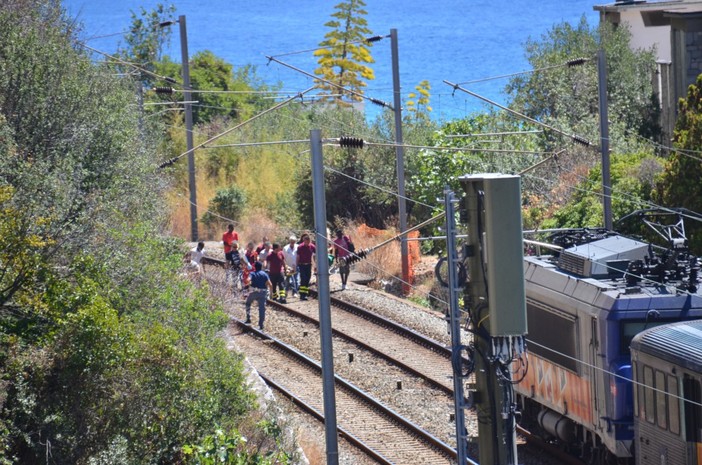 Ventimiglia: si è gettato sotto al treno il 60enne francese gravemente ferito stamattina, era fuggito dall'ospedale di Mentone Ventimiglia: si è gettato sotto al treno il 60enne francese gravemente ferito stamattina, era fuggito dall'ospedale di Mentone