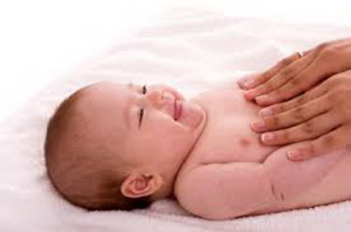 Bordighera: al via l'11 gennaio i 5 incontri gratuiti per il 'massaggio infantile' con il Consultorio Familiare