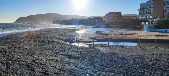 La mareggiata non ha risparmiato Diano Marina, l’accusa sui social: “Sprecati 5 milioni di euro” La mareggiata non ha risparmiato Diano Marina, l’accusa sui social: “Sprecati 5 milioni di euro”