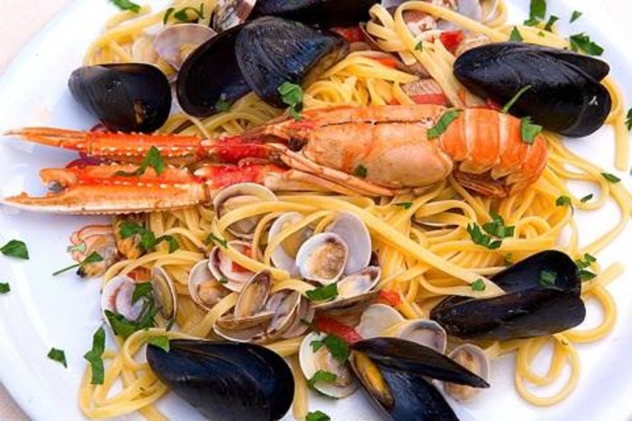 È a Riva Ligure il nuovo riferimento dello struscio serale: il Mellys