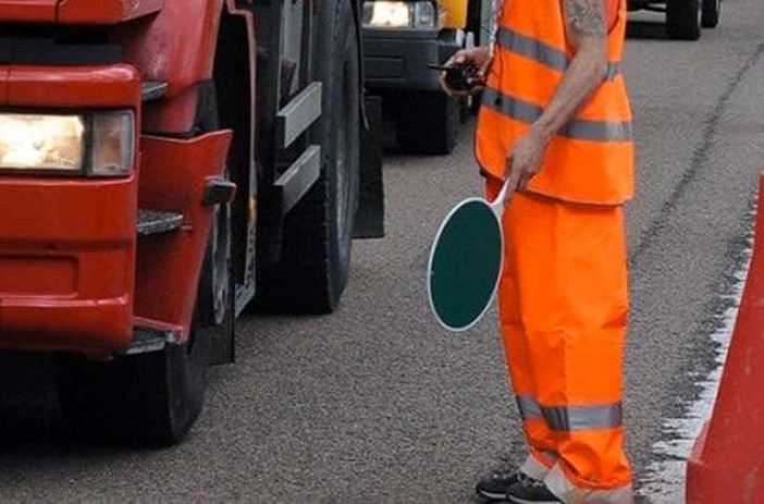 Sanremo, lavori in corso a Bussana per il ripristino dei cavi telefonici e internet in via delle Fonti