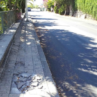 Sanremo: marciapiedi dissestati a San Martino, la segnalazione al Comune di un lettore