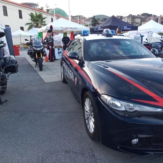 Imperia, anche uno stand dei Carabinieri alla manifestazione 'Mercatoretrò' in calata Anselmi (foto)