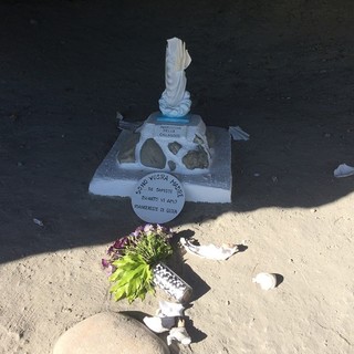 Ventimiglia: vandalismo alle Calandre, distrutta la Madonnina del sentiero probabilmente da giovanissimi
