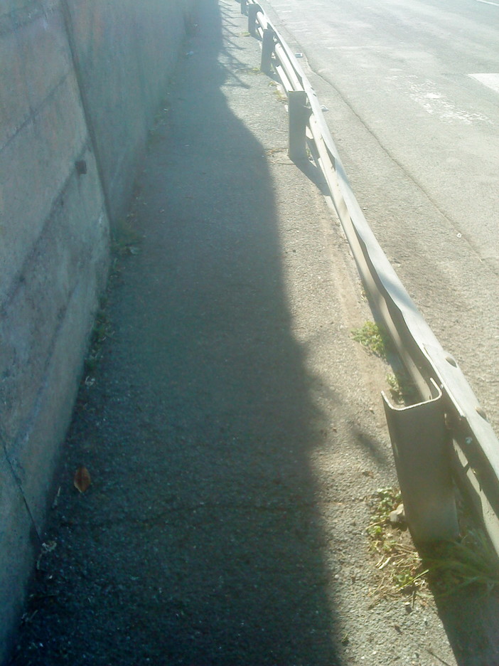 Pulizia marciapiedi a Roverino di Ventimiglia: i ringraziamenti di un lettore