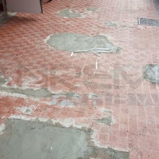 Ventimiglia: marciapiede sconnesso in via Roma, angolo mercato, il duro commento del consigliere di opposizione Roberto Nazzari