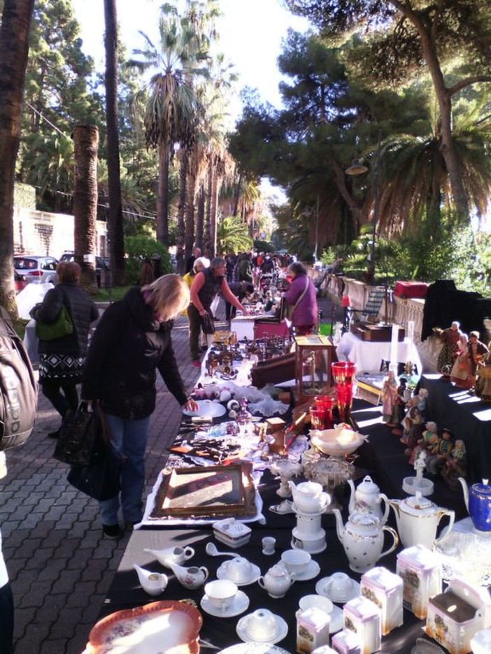 Ospedaletti: questo venerdì speciale appuntamento con il mercatino d'antiquariato, collezionismo e curiosità promosso da Comune e Belle Epoque Ospedaletti: questo venerdì speciale appuntamento con il mercatino d'antiquariato, collezionismo e curiosità promosso da Comune e Belle Epoque