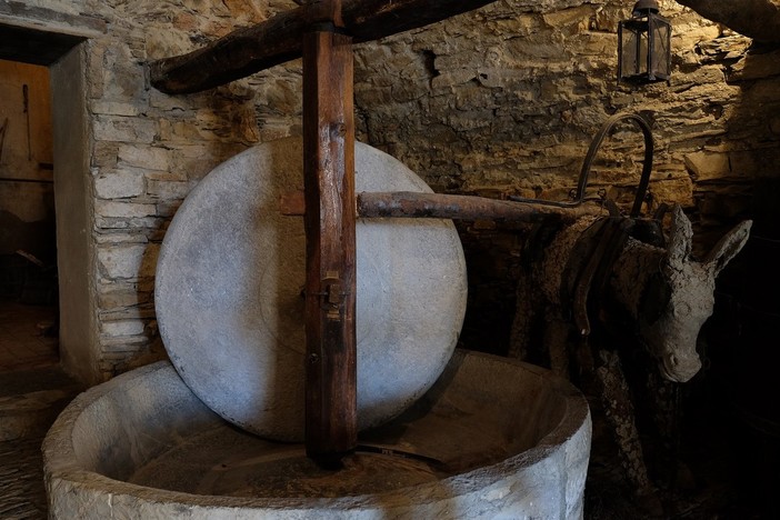 Ad Imperia, Mulini storici e annullo filatelico per il ventennale di Olioliva Ad Imperia, Mulini storici e annullo filatelico per il ventennale di Olioliva
