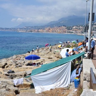 La scogliera di Ponte San Ludovico nell'estate 2015