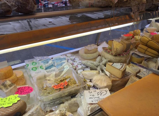 Coronavirus, Imperia: riaperti i mercati per la sola vendita dei generi alimentari. Lo ha deciso il sindaco Scajola Coronavirus, Imperia: riaperti i mercati per la sola vendita dei generi alimentari. Lo ha deciso il sindaco Scajola