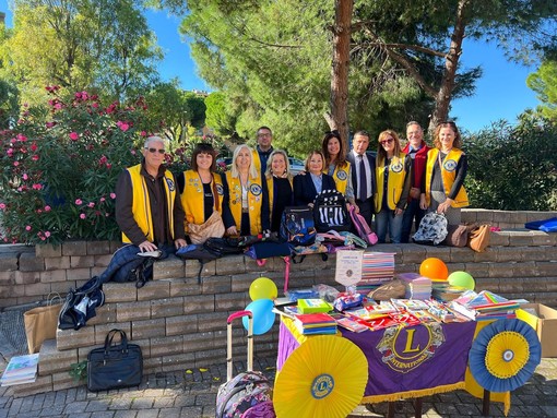 Un aiuto alle famiglie in difficoltà, Vallecrosia raccoglie materiale scolastico usato (Foto) Un aiuto alle famiglie in difficoltà, Vallecrosia raccoglie materiale scolastico usato (Foto)