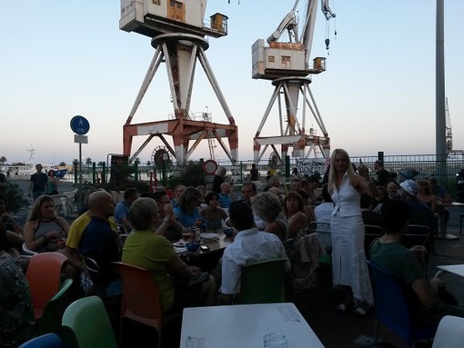 Imperia: solidarietà ai dipendenti Agnesi e problemi dei decibel al centro della maratona di domani sera al Bar 11 Imperia: solidarietà ai dipendenti Agnesi e problemi dei decibel al centro della maratona di domani sera al Bar 11