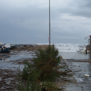 Regione: Maltempo, domani previste mareggiate intense dalla Protezione Civile Regione: Maltempo, domani previste mareggiate intense dalla Protezione Civile