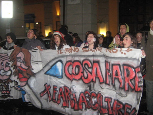 Gli studenti imperiesi sotto all'ex Cremlino