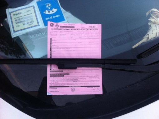 Sanremo: auto multate senza ticket, un lettore "Tutto giusto ma quelle in totale divieto e che intralciano?"