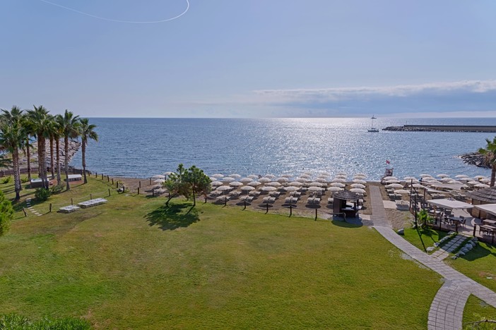 Vuoi lavorare nel turismo? Ricerche aperte per cuochi e camerieri, ecco come candidarsi