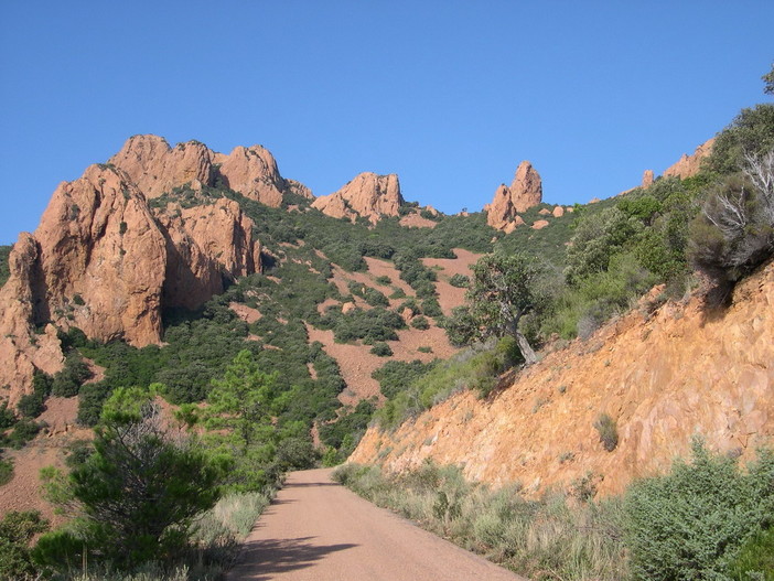 Domenica prossima, escursione nell’anello dell’Esterel con le guide di Ponente Experience Domenica prossima, escursione nell’anello dell’Esterel con le guide di Ponente Experience