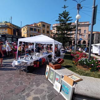 Sanremo: tornano i Mercati Antiquari in Piazza San Siro, Piazza Colombo e sotto il porticato del Palafior