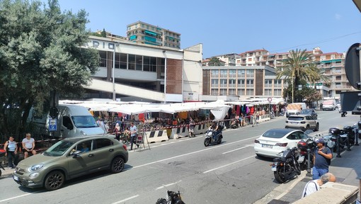 Mercato diviso e lavori infiniti: ambulanti in crisi a Sanremo &quot;Da due anni la situazione non cambia&quot; (Video)