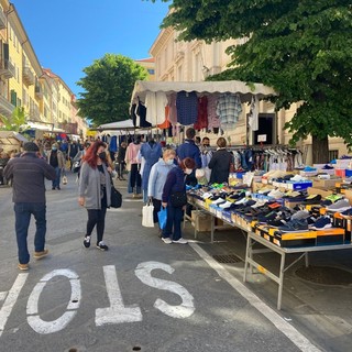 Il mercato di Porto Maurizio, immagine di repertorio Il mercato di Porto Maurizio, immagine di repertorio