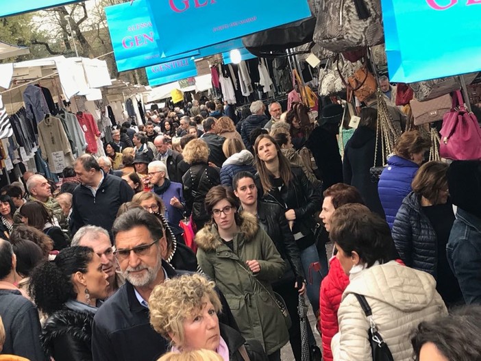 "Gli Ambulanti di Forte dei Marmi ®” a San Bartolomeo al Mare domenica 30 dicembre