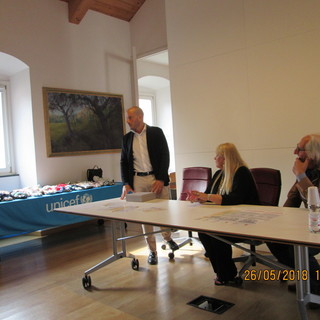 Ventimiglia: fino al 20 giugno nel chiosco di S.Agostino una mostra di quadri donati da Unicef