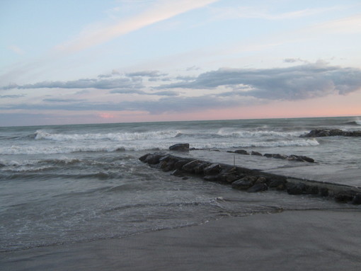 Imperia: la mareggiata dei giorni scorsi ha nuovamente devastato le spiagge