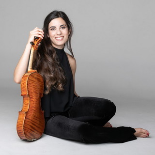 La violinista Martina Santarone protagonista del concerto nell'ex chiesa di Santa Brigida a Sanremo