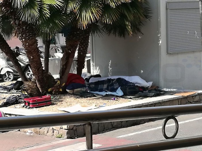 Ventimiglia: migranti, alcuni bivacchi in città dopo la pulizia del lungo Roja, ma la situazione resta sotto controllo
