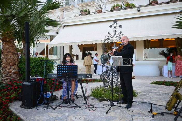 Sanremo: il Royal Hotel festeggia i suoi 150 anni con Cocktail Party ogni mercoledì sino al 31 agosto Sanremo: il Royal Hotel festeggia i suoi 150 anni con Cocktail Party ogni mercoledì sino al 31 agosto