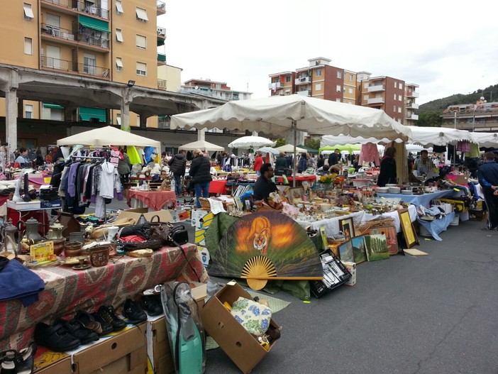 A Vallecrosia torna “Mercante per un giorno”: scattano i divieti di sosta, fermata e transito all'ex mercato dei fiori