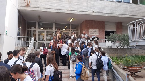 Svelate le tracce della prima prova di maturità: da Piero Angela a Oriana Fallaci Svelate le tracce della prima prova di maturità: da Piero Angela a Oriana Fallaci