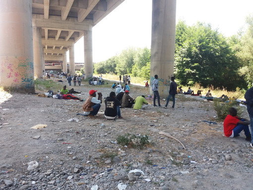 Ventimiglia: finisce oggi il Ramadan, festeggia anche la maggior parte di migranti alle Gianchette, le parole del Vescovo