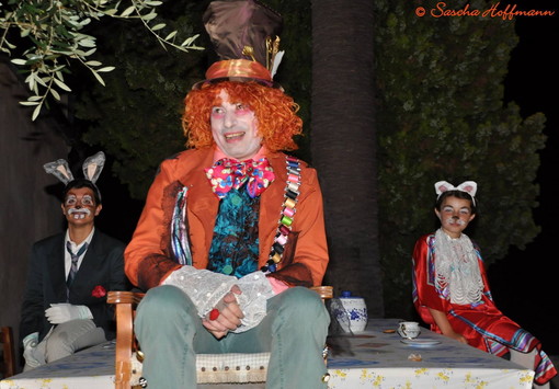 Ospedaletti: domani sera per le vie della città va in scena 'Nella notte buia buia... Fiabe da Paura!' Ospedaletti: domani sera per le vie della città va in scena 'Nella notte buia buia... Fiabe da Paura!'