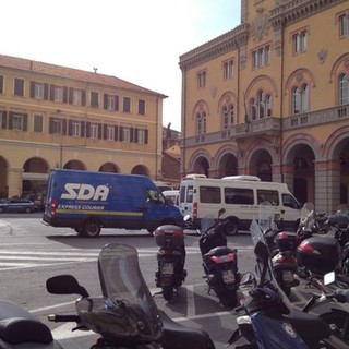 Imperia: nuova segnaletica in piazza Dante, un commento (con due foto) di Fabio Ferrero Imperia: nuova segnaletica in piazza Dante, un commento (con due foto) di Fabio Ferrero