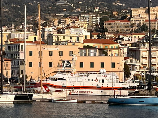 Sanremo: al porto vecchio sosta della nave ‘Aurelio Visalli’ Cp 422 della Guardia Costiera Sanremo: al porto vecchio sosta della nave ‘Aurelio Visalli’ Cp 422 della Guardia Costiera