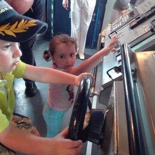 Sanremo: i bimbi del Nido Interaziendale La Cicogna in visita al cacciamine Viareggio Sanremo: i bimbi del Nido Interaziendale La Cicogna in visita al cacciamine Viareggio