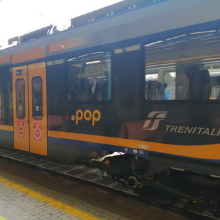 Pendolari del Ponente infuriati: “I ragazzi potranno viaggiare gratis, noi invece paghiamo l’intero l'abbonamento per treni vecchi di 50 anni” Pendolari del Ponente infuriati: “I ragazzi potranno viaggiare gratis, noi invece paghiamo l’intero l'abbonamento per treni vecchi di 50 anni”