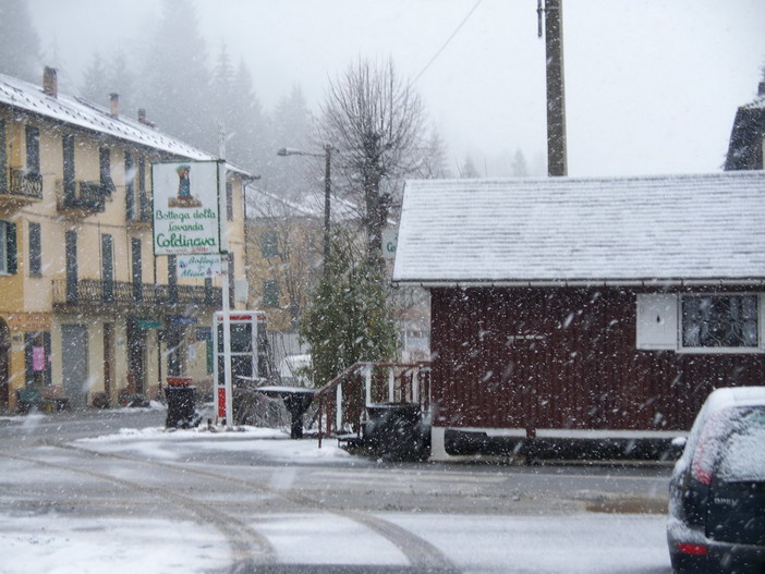 Maltempo sul Nord-Ovest: continua a piovere sulla costa ma nevica sul Tenda, sul Nava ed a Monte Bignone