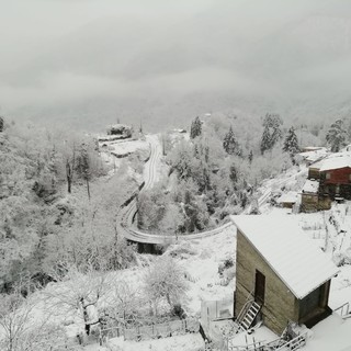 Maltempo neve sull'entroterra, tetti imbiancati ma nessun disagio (foto) Maltempo neve sull'entroterra, tetti imbiancati ma nessun disagio (foto)