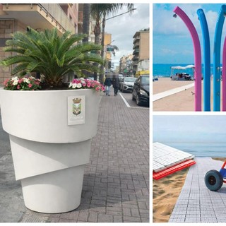 Vallecrosia cambia volto, nuovo look per centro cittadino e spiagge. Perri: "Investimento da circa 170mila euro" (Foto) Vallecrosia cambia volto, nuovo look per centro cittadino e spiagge. Perri: "Investimento da circa 170mila euro" (Foto)
