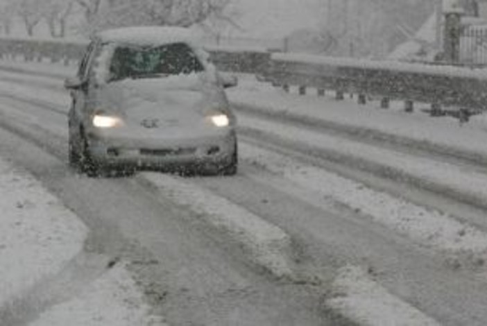 Maltempo: continua a piovere in provincia, neve a Monesi, sul Nava e sul Tenda dove servono le catene